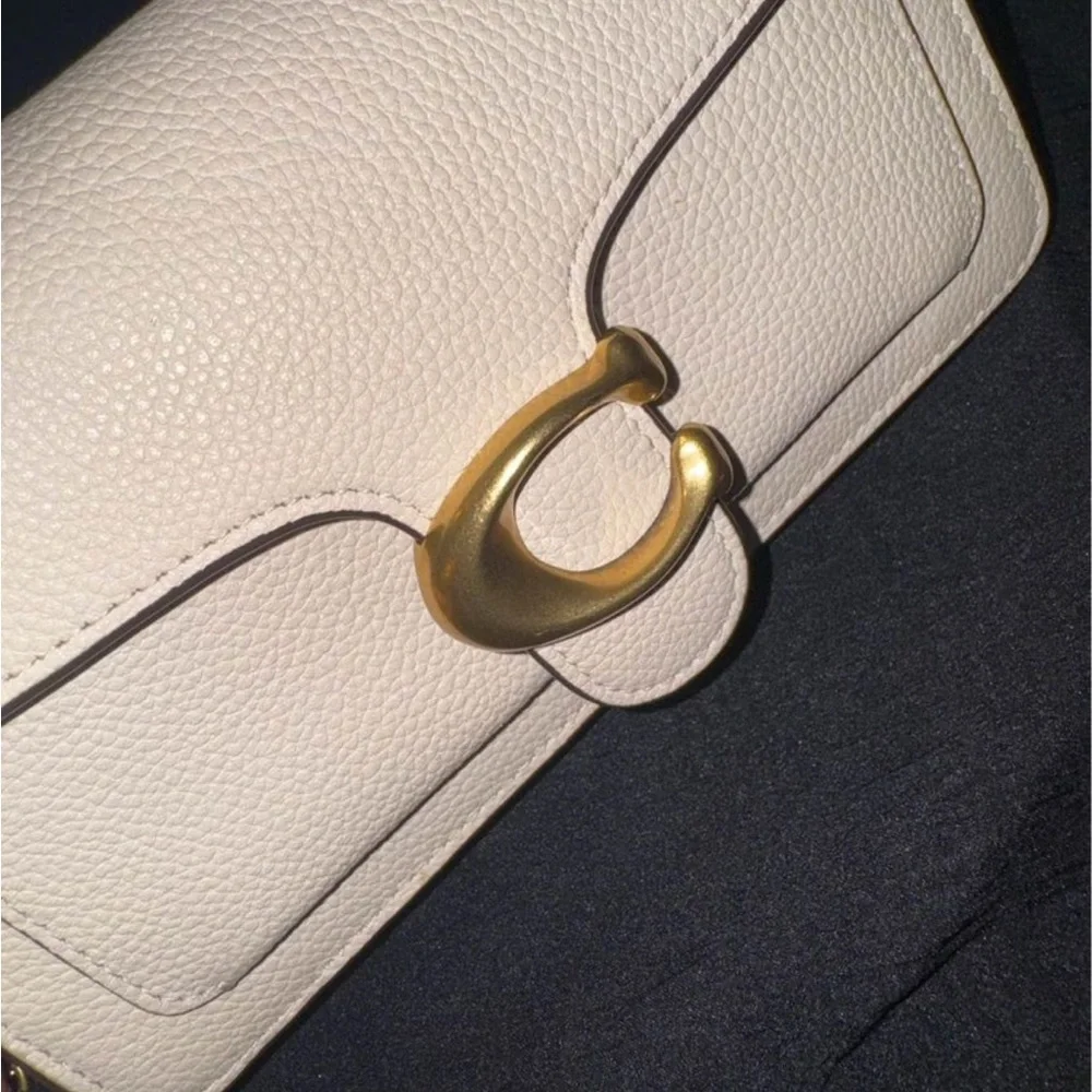 Coach Tabby Clutch. - Picture 7 of 7